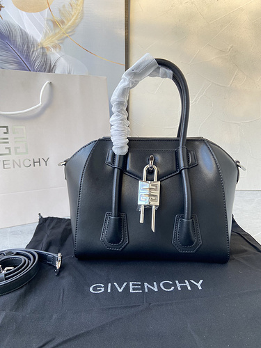 Givenchy-1e6edeec